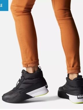 Sorel Black and White Puffy Insulated Boot Size 10